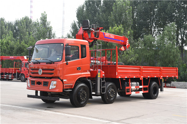 東風(fēng)_大運(yùn)底牌12噸隨車吊_小型隨車吊_生產(chǎn)廠家